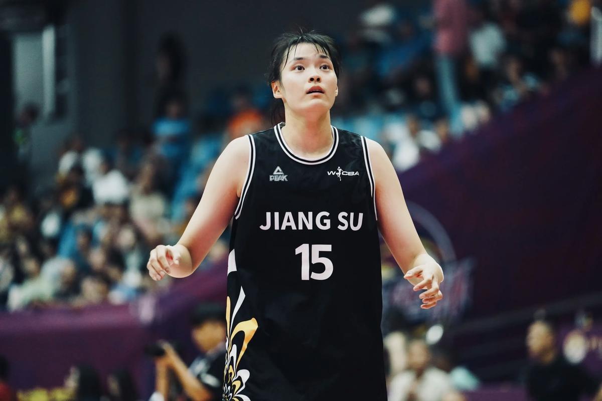 leyu体育直播-爆冷掀翻卫冕冠军！中国女篮26岁2米王牌闪耀：无惧3大内线名将